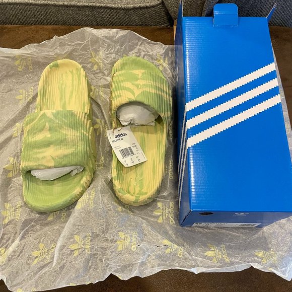 Adilette 22 Slides - Size 10 - Magic Lime and Desert Sand - Picture 8 of 8